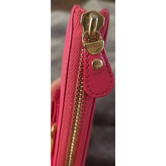Salvatore Ferragamo Pink Saffiano Leather Vara Bow Zip Continental Wallet - Picture 7 of 11